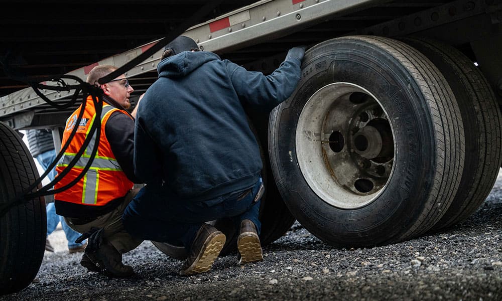 service your fifth wheel platform for smooth operation