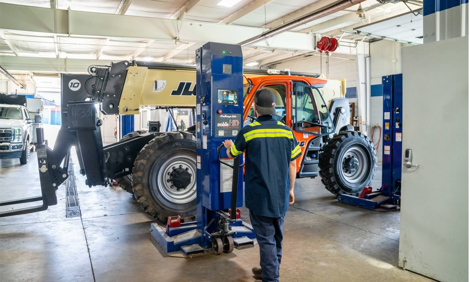How a heavy equipment technician works through a problem How a heavy equipment technician works through a problem